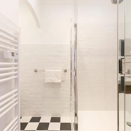 La Colline Yourhosthelper * Cannes